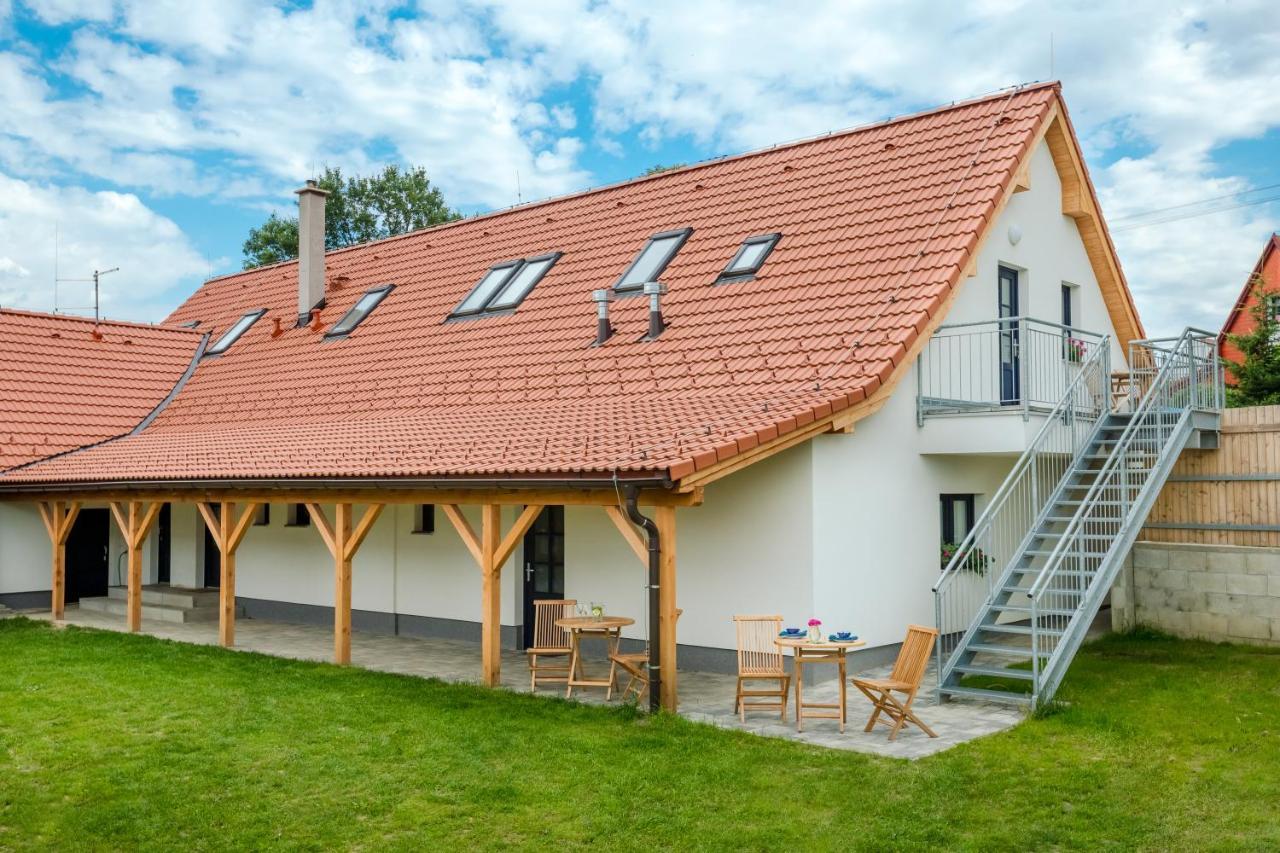 Apartmany Jedovary Trhové Sviny Exterior photo