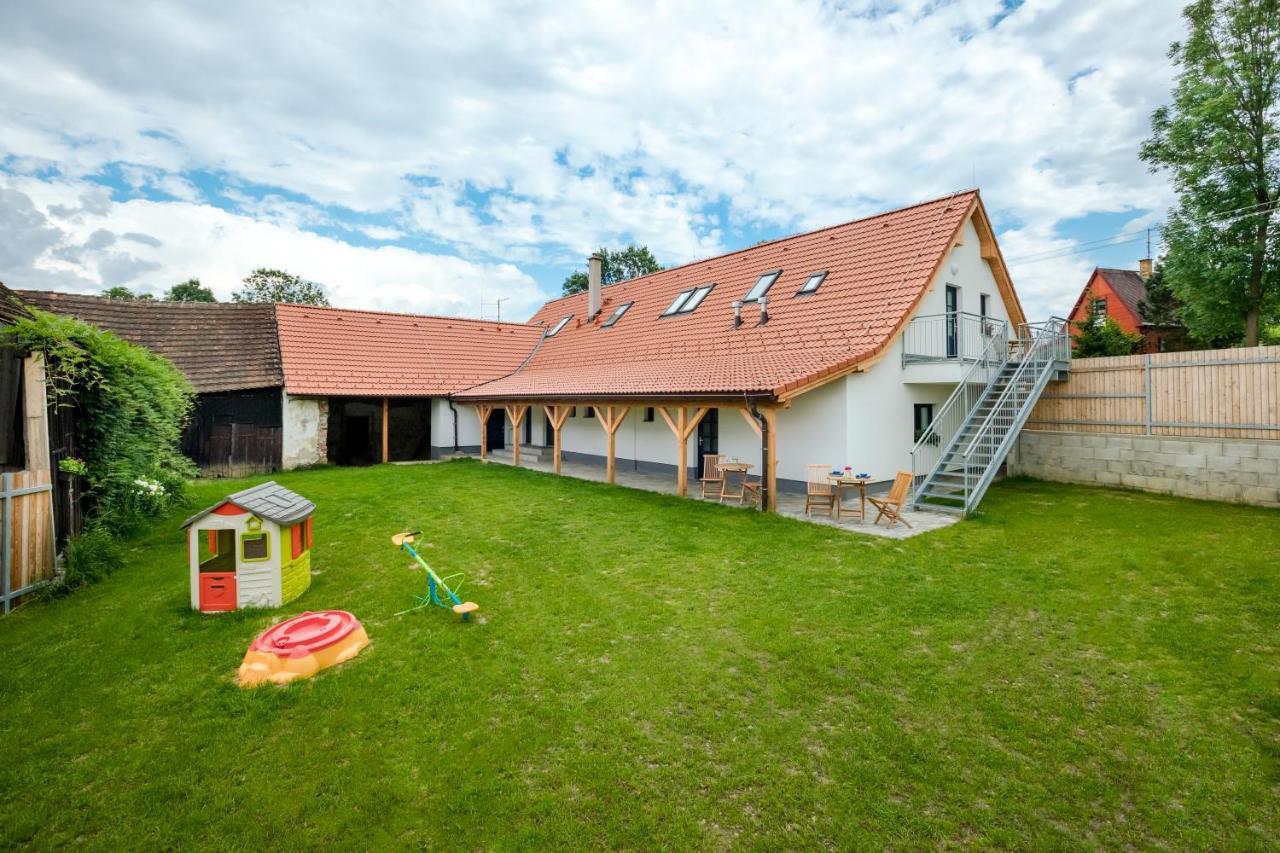 Apartmany Jedovary Trhové Sviny Exterior photo
