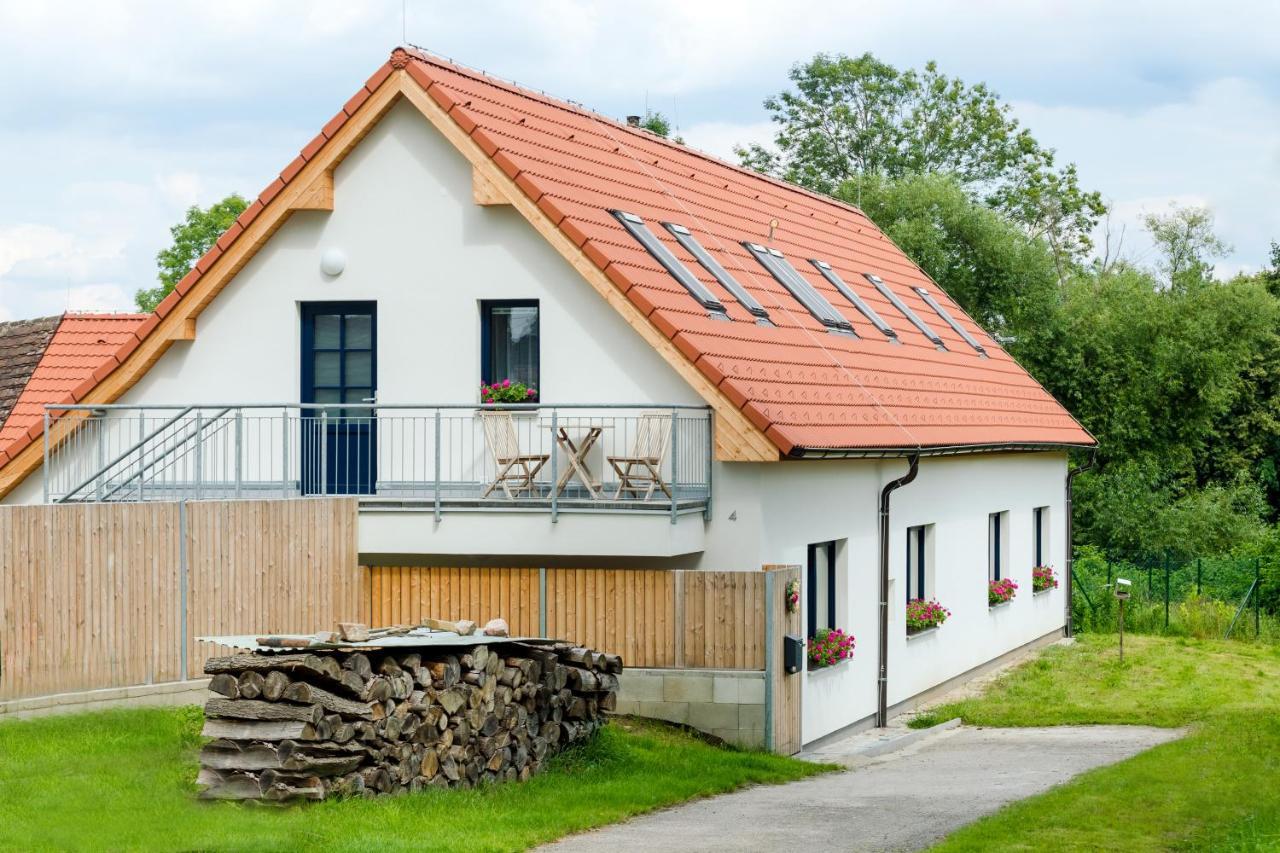 Apartmany Jedovary Trhové Sviny Exterior photo