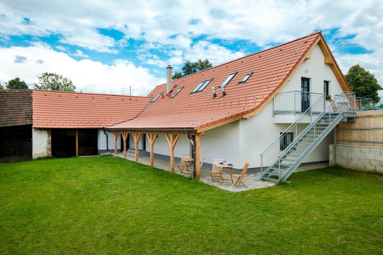 Apartmany Jedovary Trhové Sviny Exterior photo